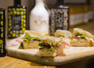 Il panino di ‘INO e l’olio all’aglio di MURAGLIA