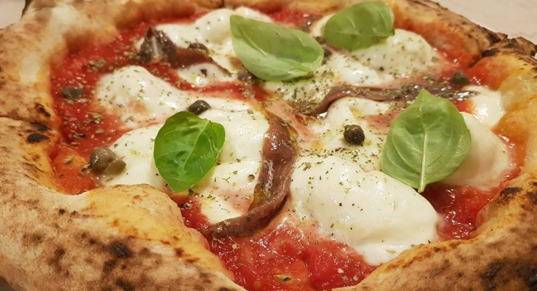 pizza-pomodoro-basilico-puglia-food-confidential