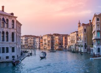 VENEZIA DA BERE: i migliori cocktail bar della Laguna in un libro