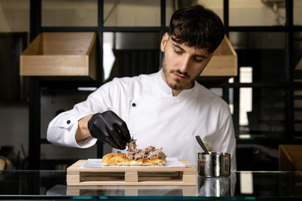 Alessandro-e-chiusura-al-bancone-2