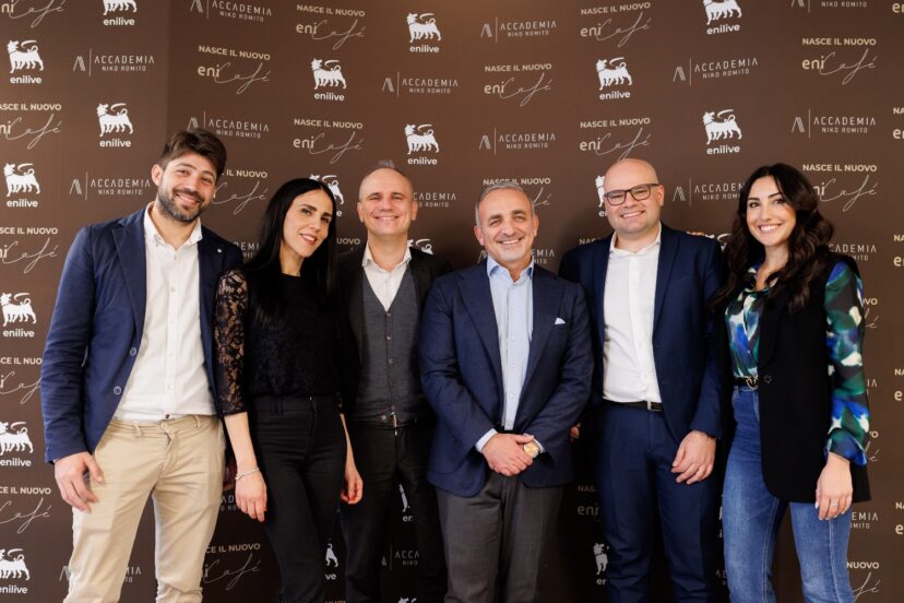 14.Mario-Ferro-Giovanni-Vincitore-Vincenzo-Napolitano-Alessandra-Conte-Marco-Menzione-Rita-Fincato-Retail-Services-e-Smart-Mobility-Enilive_Eni-Cafe