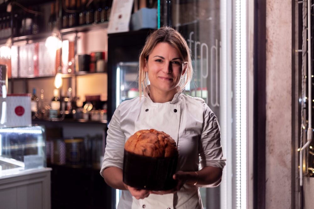 3.Giorgia-Proia-e-il-suo-panettone_Casa-Manfredi
