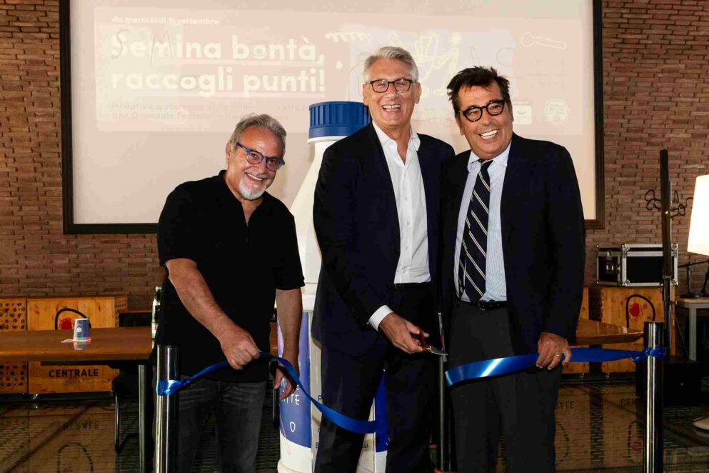 mcr_taglio-del-nastro-vicino-compressed