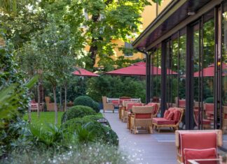 Mangiare nel GIARDINO più elegante di Milano